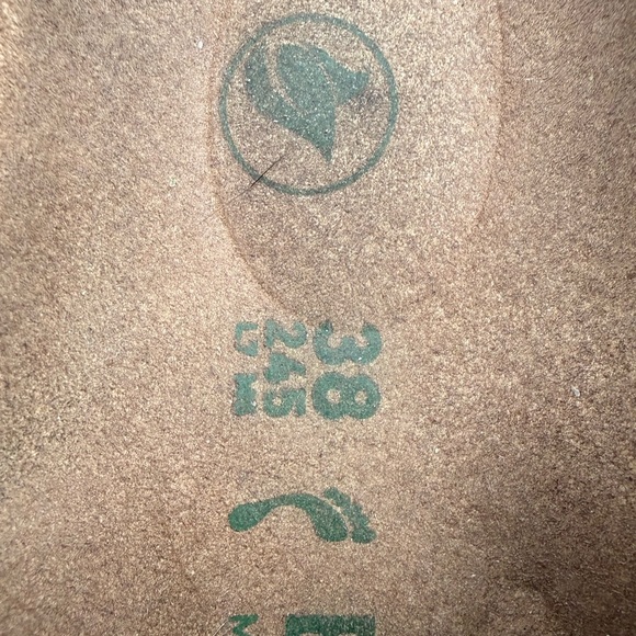 Birkenstock women’s Tan Sandals size 7.5 - Picture 6 of 6